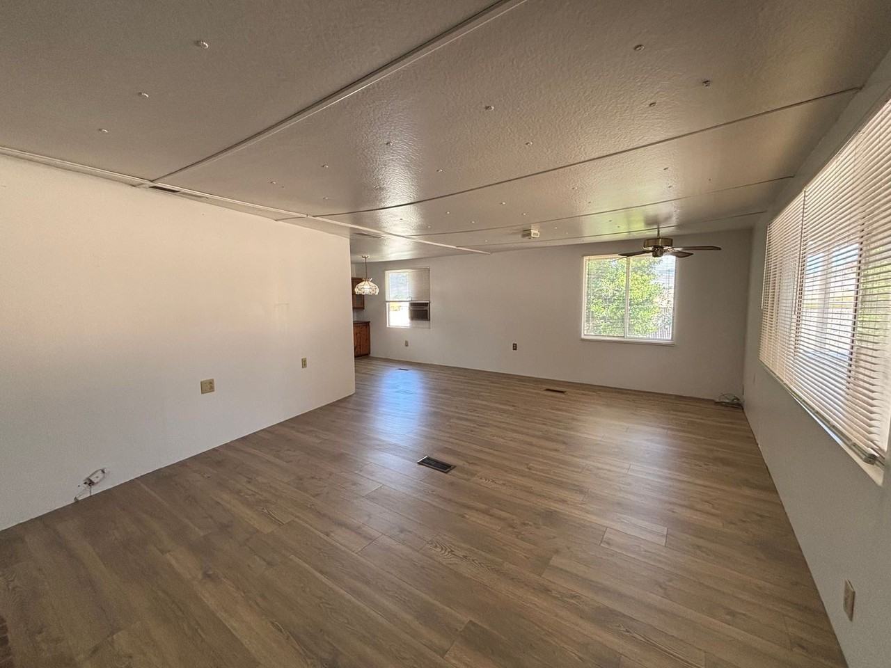 124 E 460 N - Photo 3 of 28