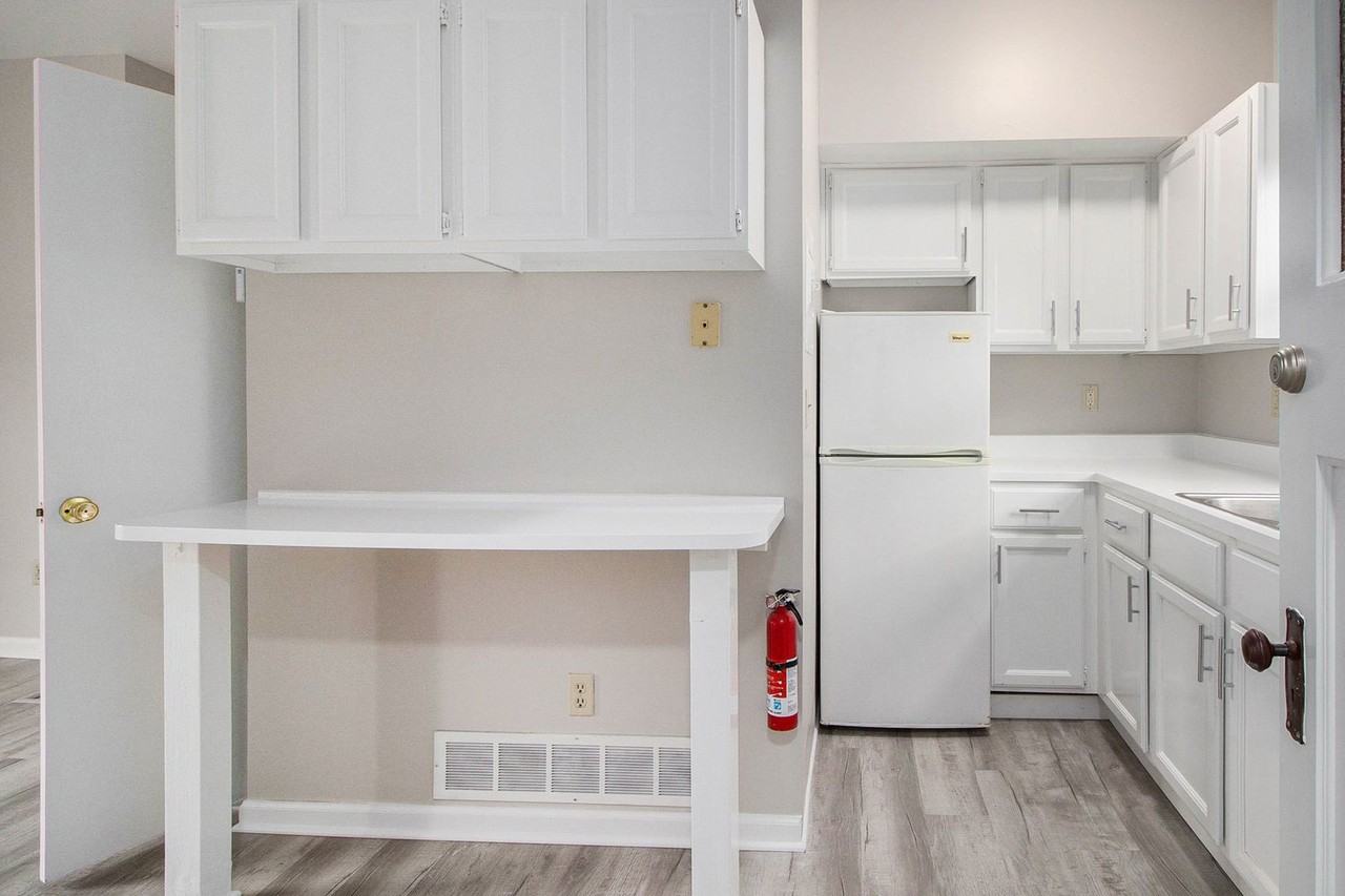 940 W Lovell St #1 - Photo 3 of 17