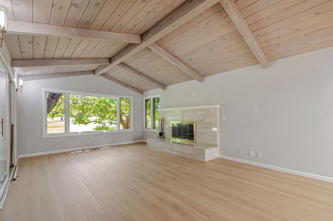 6717 Hampton Dr - Photo 3 of 26