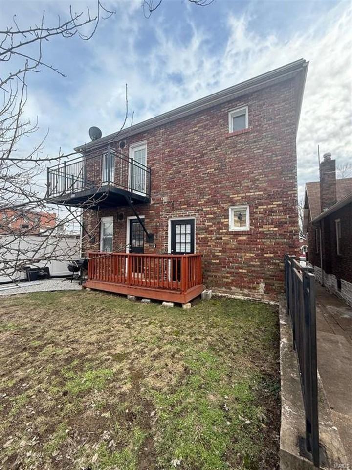 5223 Chippewa St Uppr #1 - Photo 2 of 24