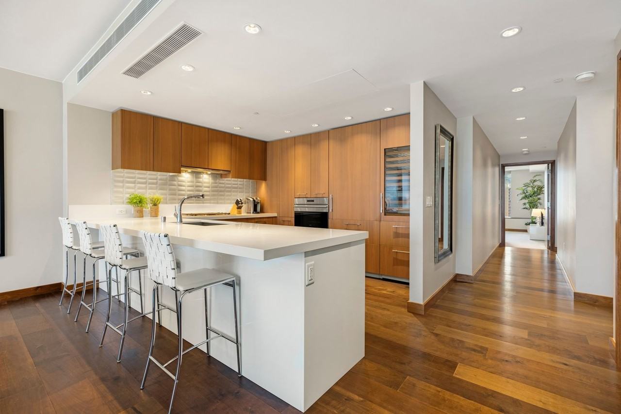 1555 Kapiolani Blvd #1300 - Photo 4 of 18