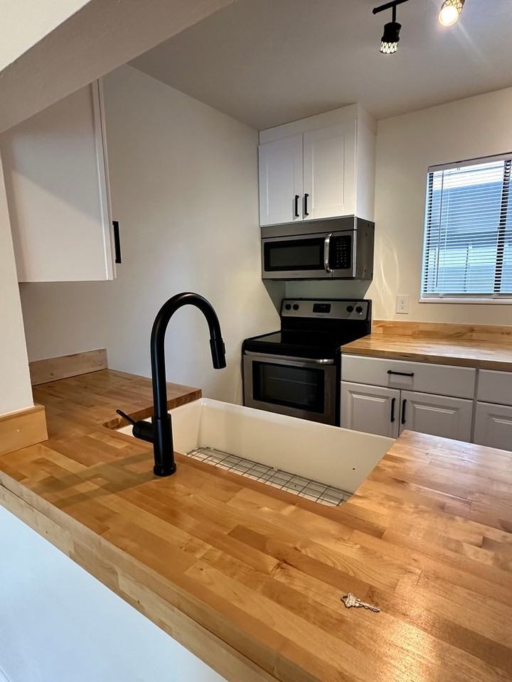 809 E Drake Rd - Photo 3 of 15