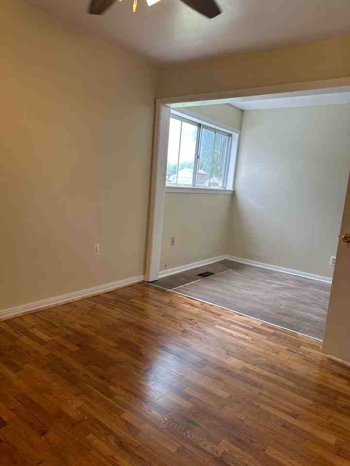 305 Mills St - Photo 6 of 10