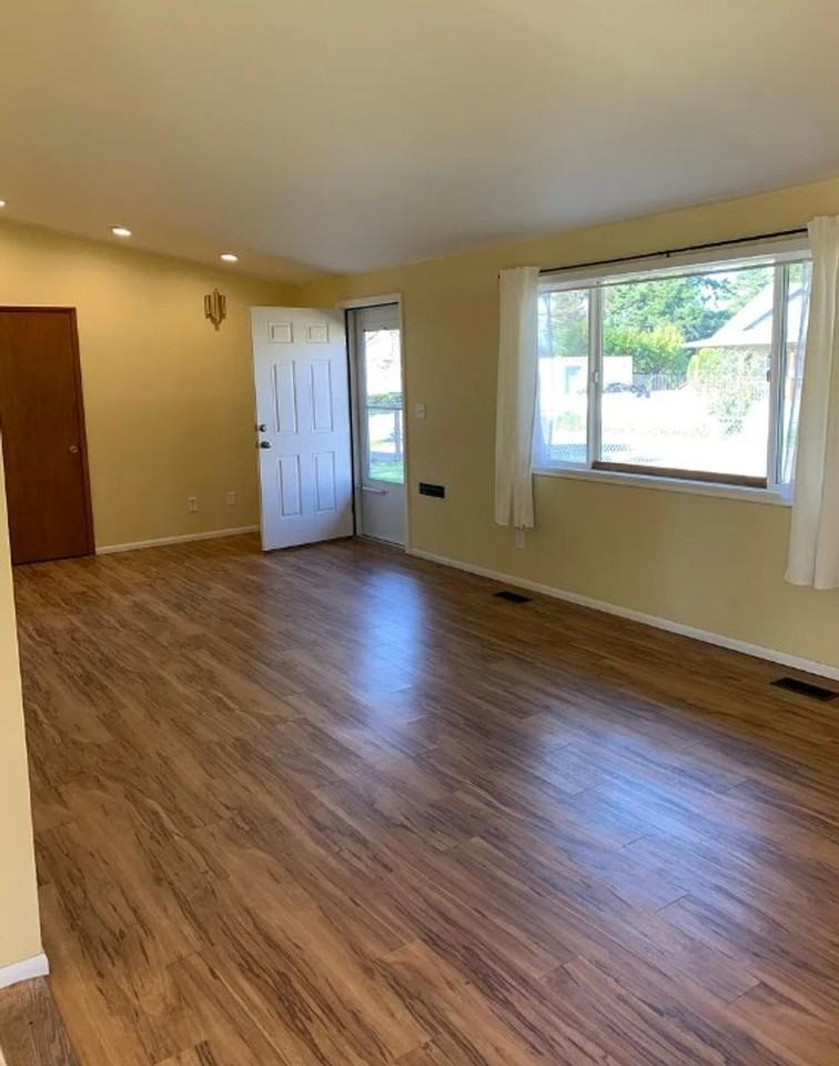 6444 Ne Going St - Photo 3 of 29