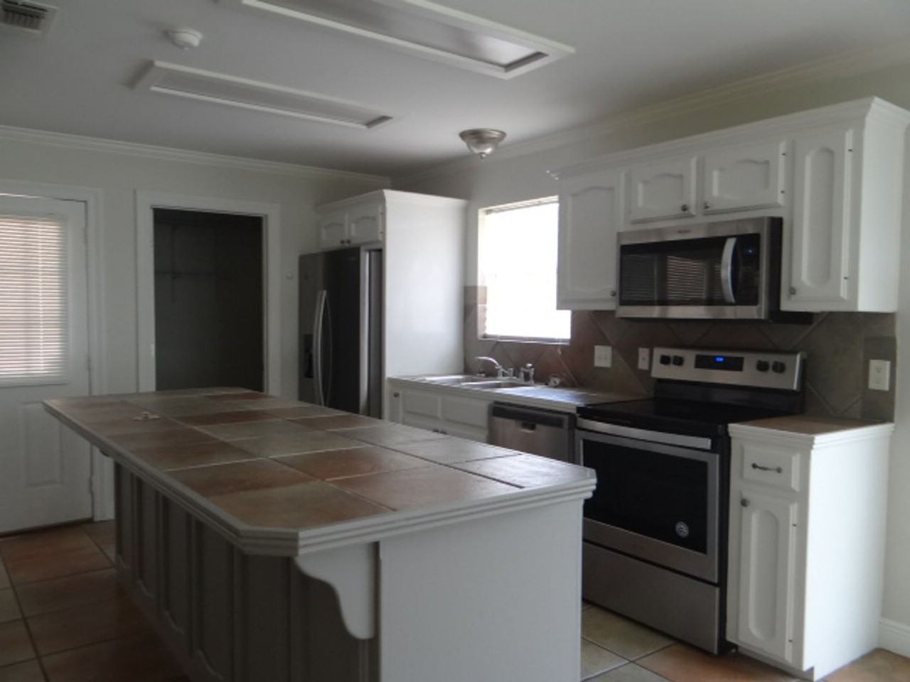 12204 Dove Hollow Dr - Photo 3 of 7