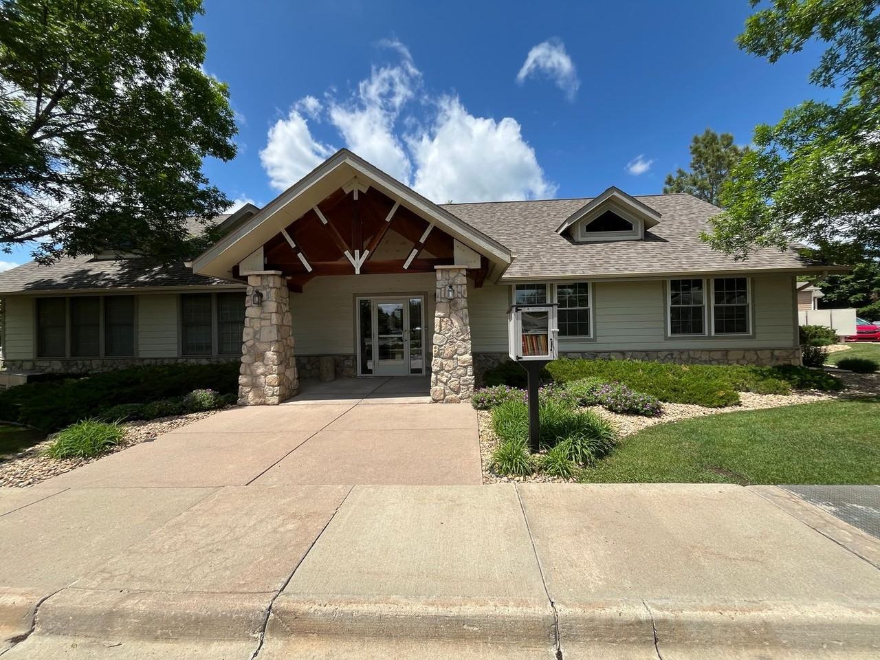 304 Toronto St - Photo 3 of 25