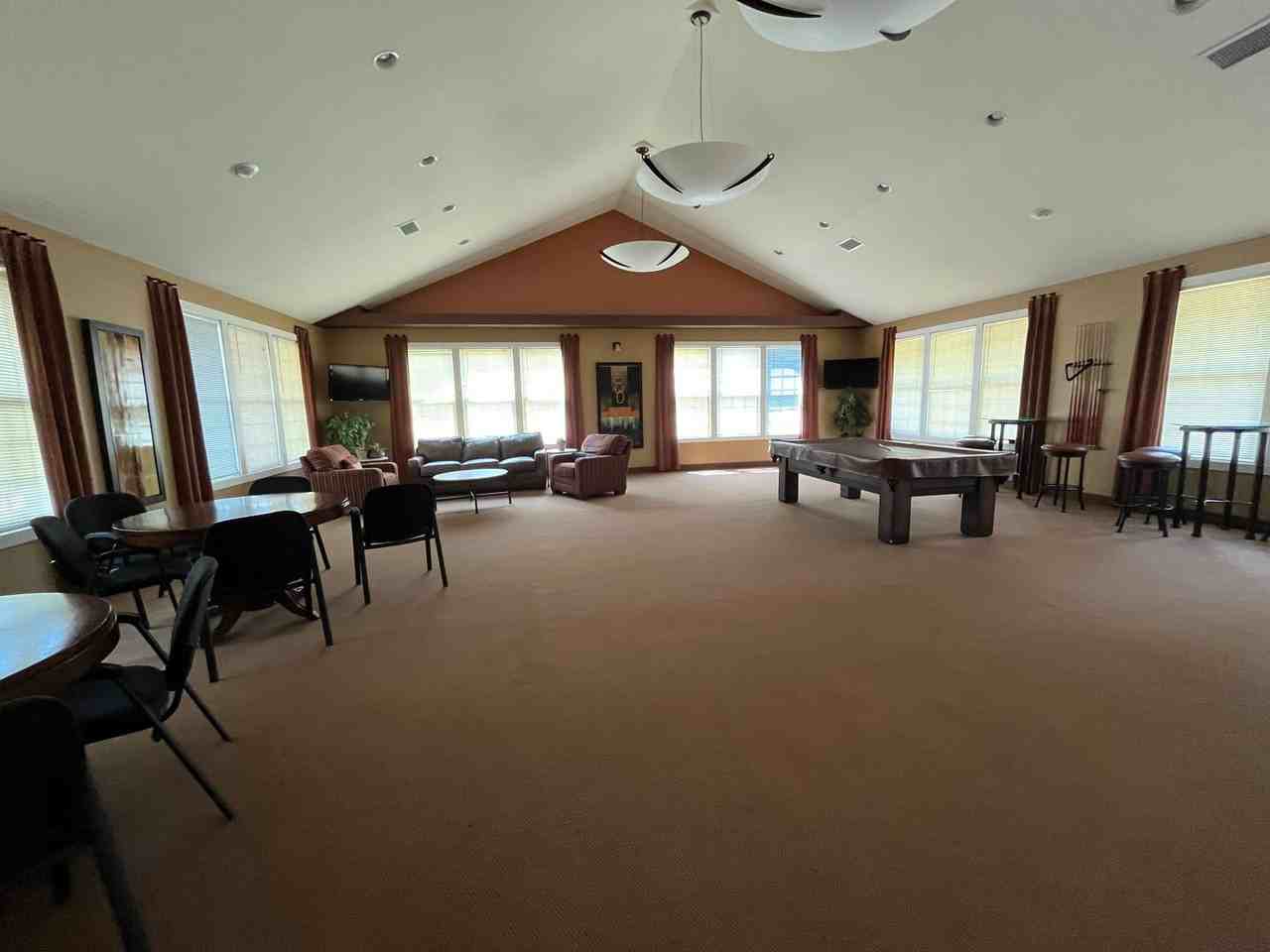 304 Toronto St - Photo 4 of 25