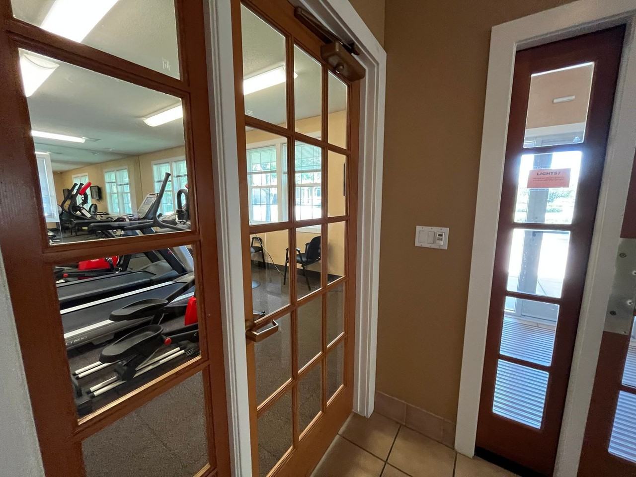 304 Toronto St - Photo 5 of 25