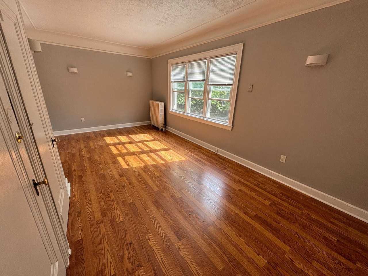884 Beaconsfield Ave - Photo 2 of 26