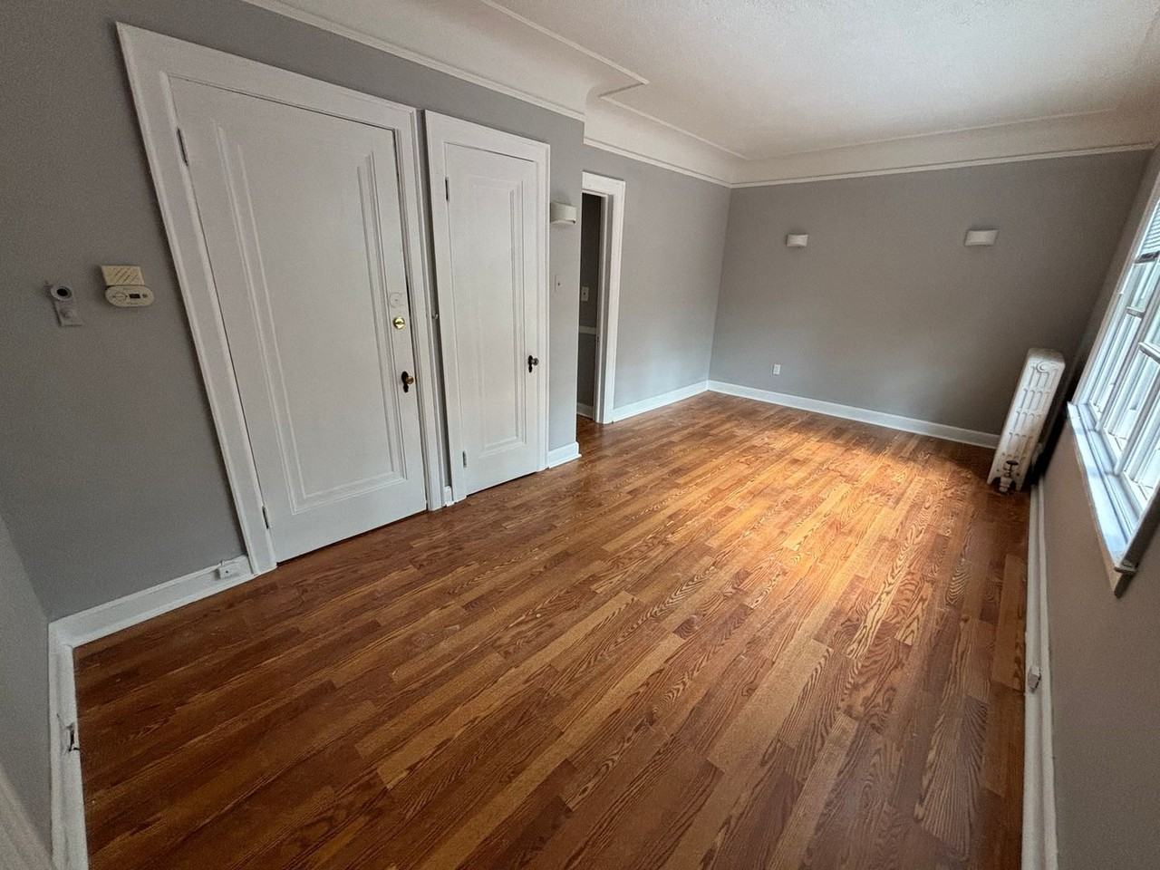 884 Beaconsfield Ave - Photo 6 of 26