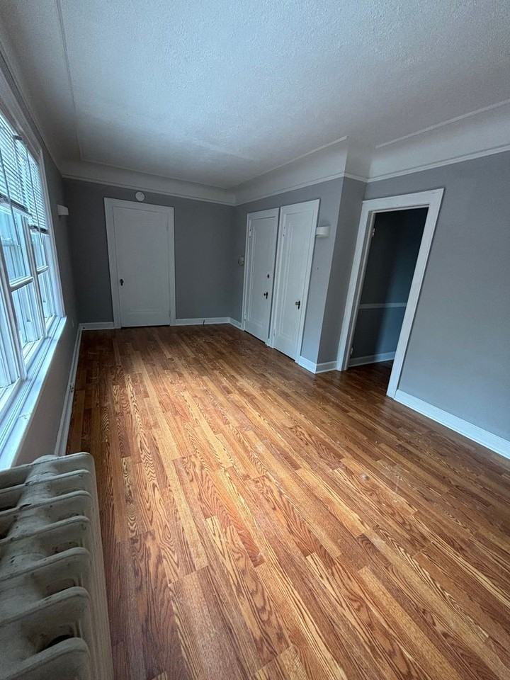 884 Beaconsfield Ave - Photo 5 of 26