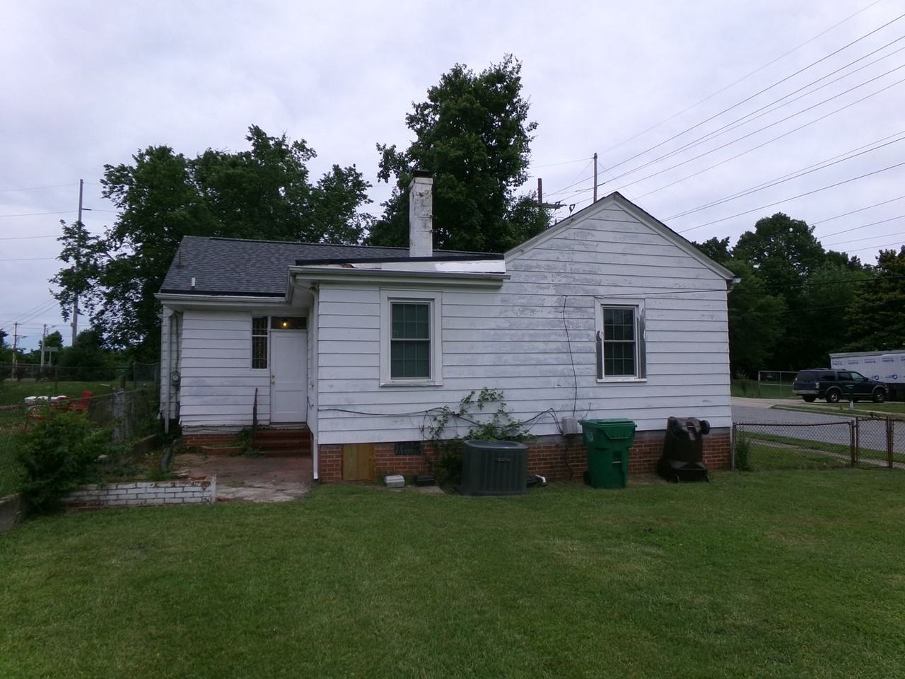 1408 E Martin Luther King Jr Dr - Photo 5 of 32