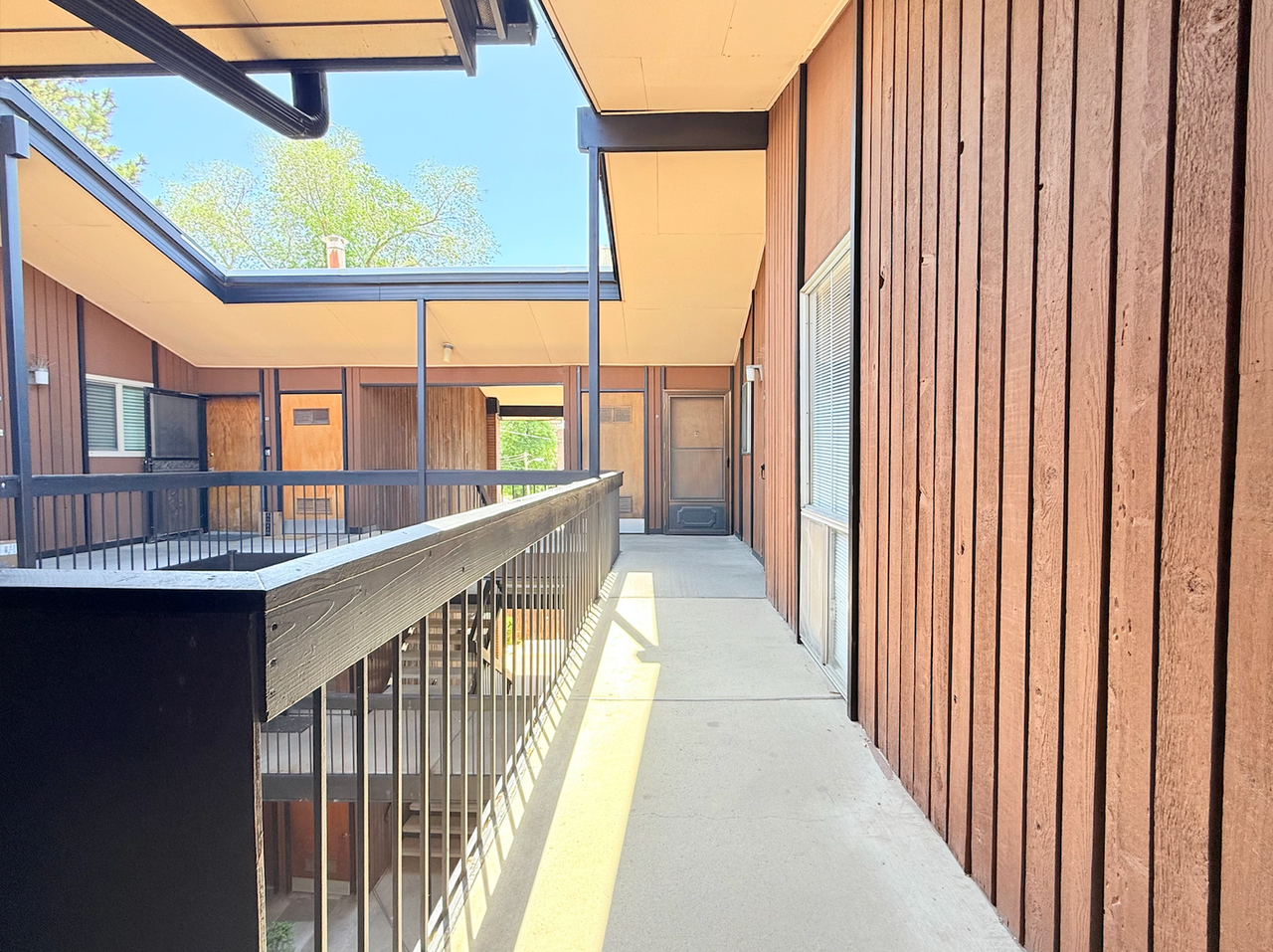 251 S 700 E - Photo 4 of 39