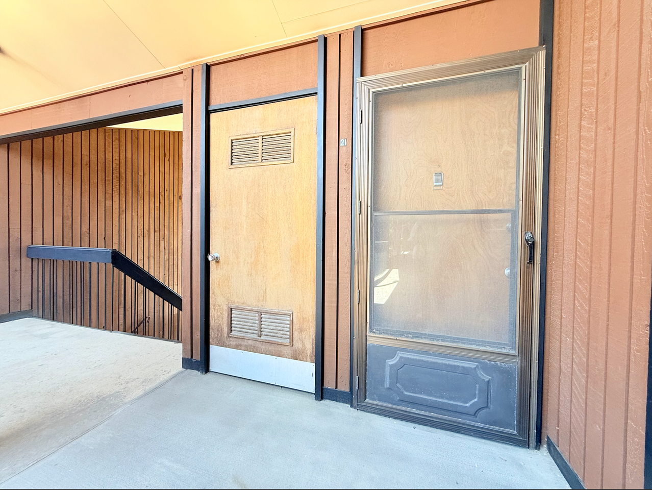 251 S 700 E - Photo 5 of 39