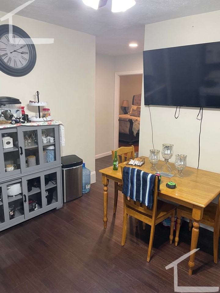 128 Westminster Avenue - Photo 5 of 18