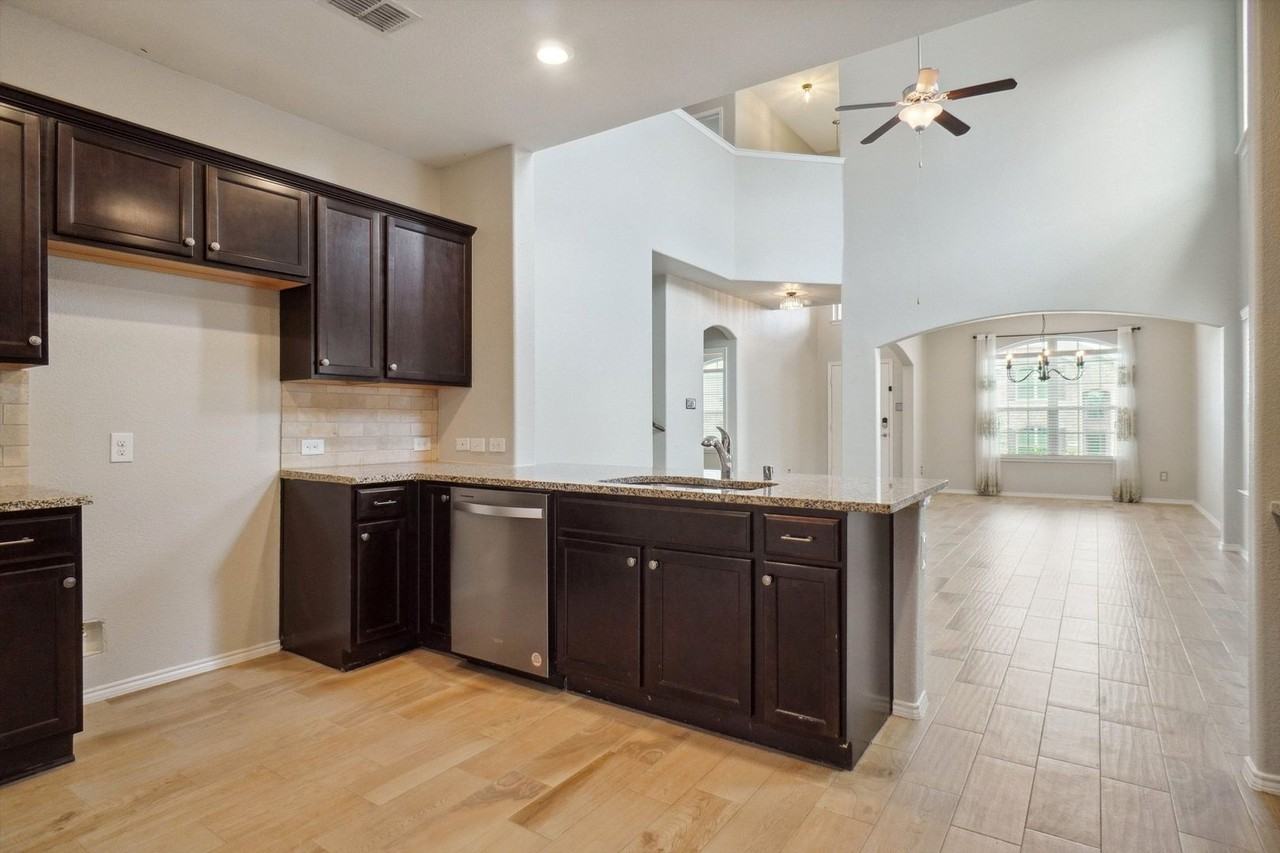 5817 Fir Tree Ln - Photo 4 of 18