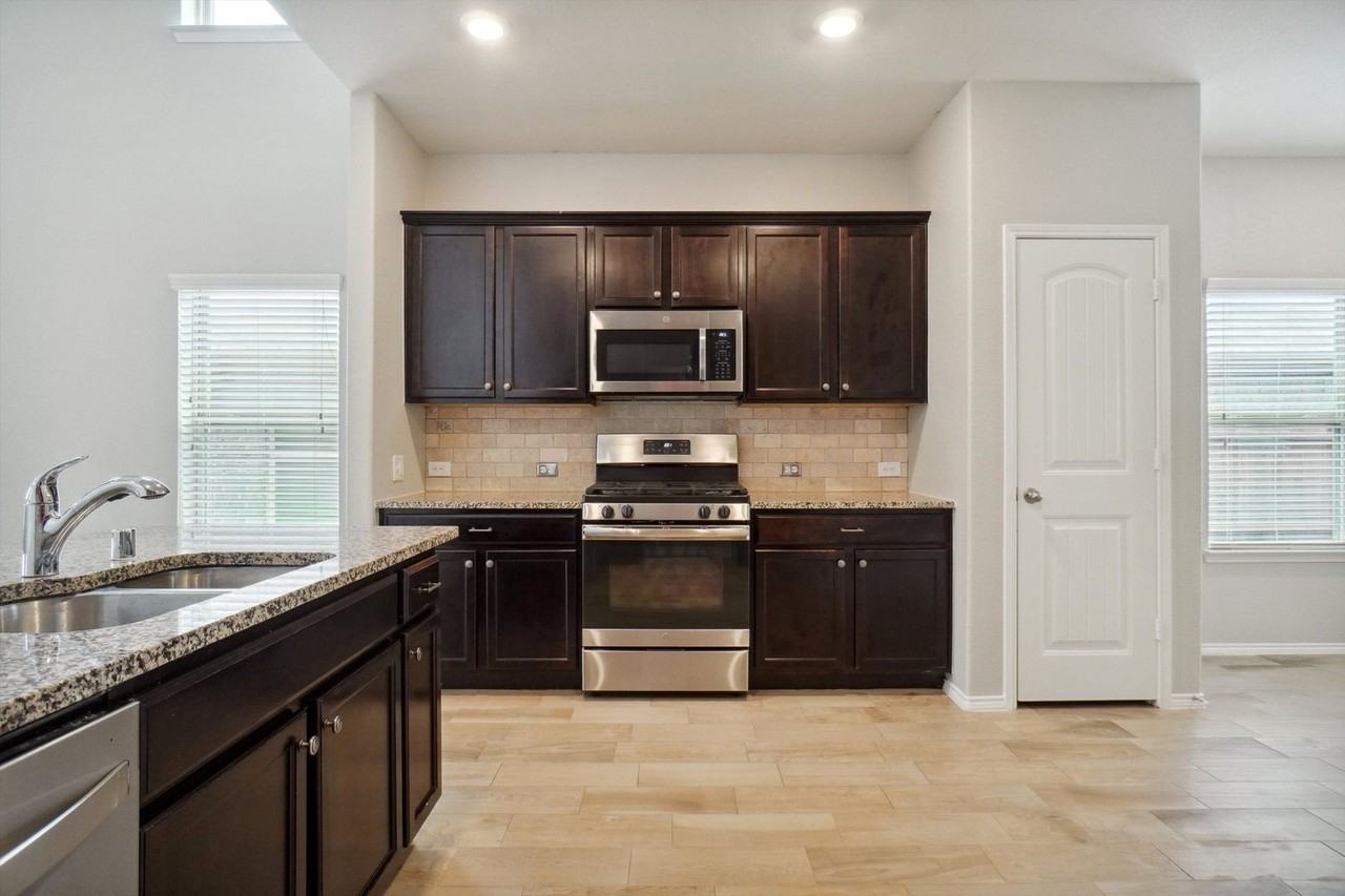 5817 Fir Tree Ln - Photo 5 of 18