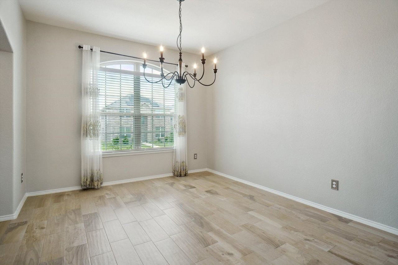 5817 Fir Tree Ln - Photo 7 of 18