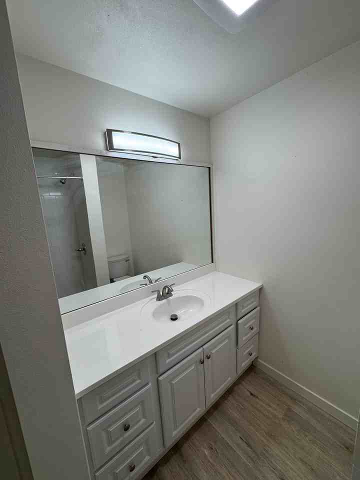 321 N L St #C - Photo 3 of 7