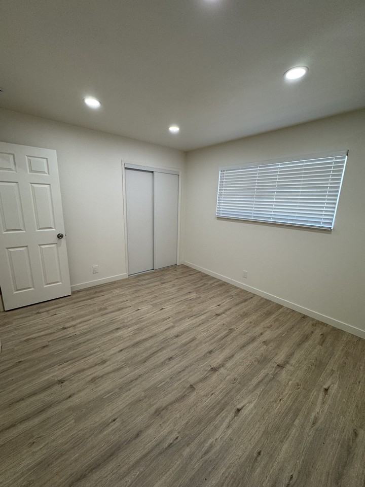 321 N L St #C - Photo 7 of 7
