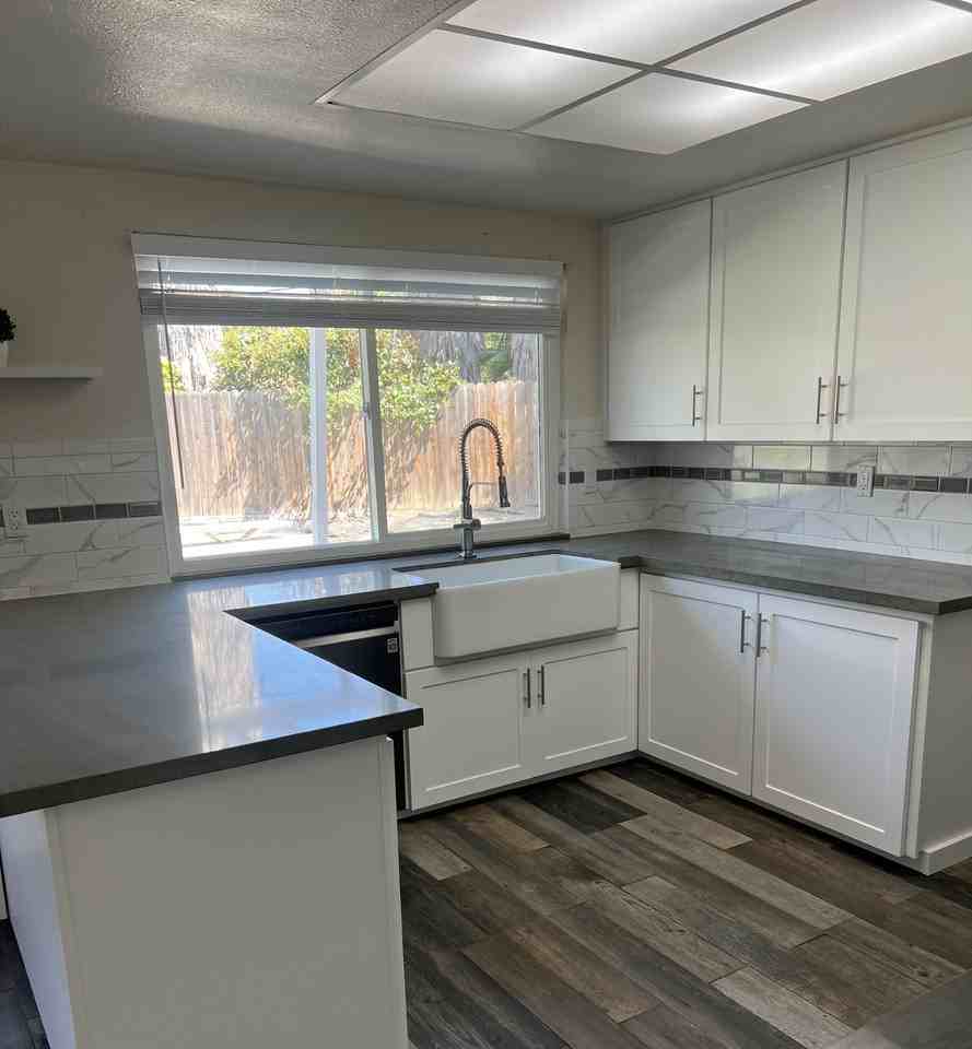 8325 Garry Oak Dr #NA - Photo 3 of 9