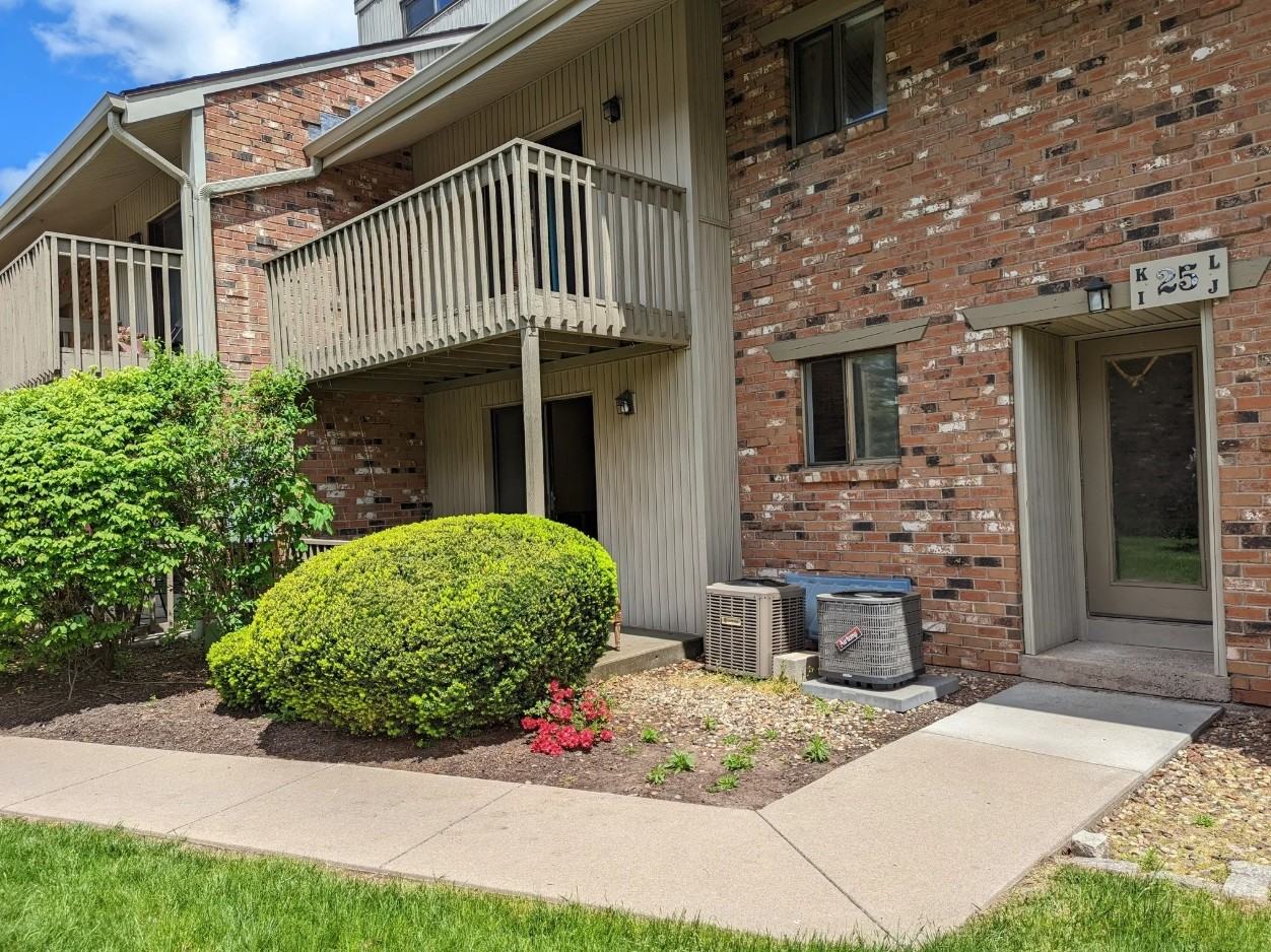 25 Amato Dr #I - Photo 3 of 20