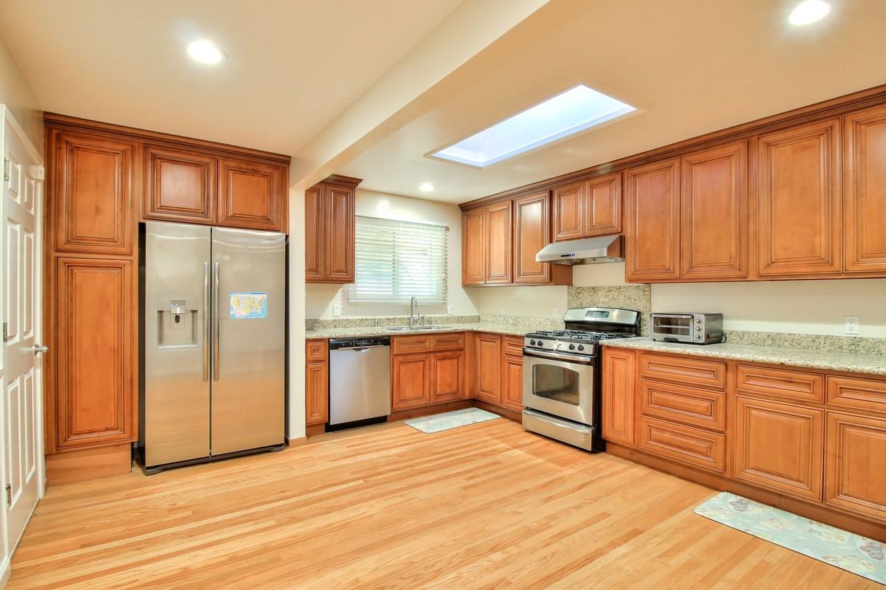 5023 Country Ln - Photo 3 of 12