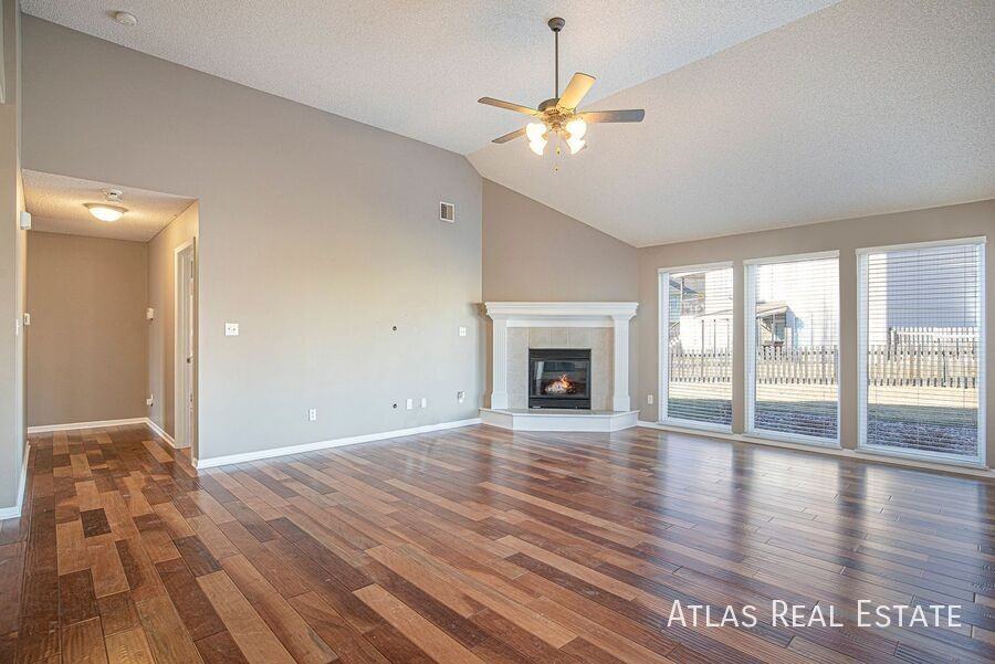 801 Se Hocker Ct - Photo 2 of 17