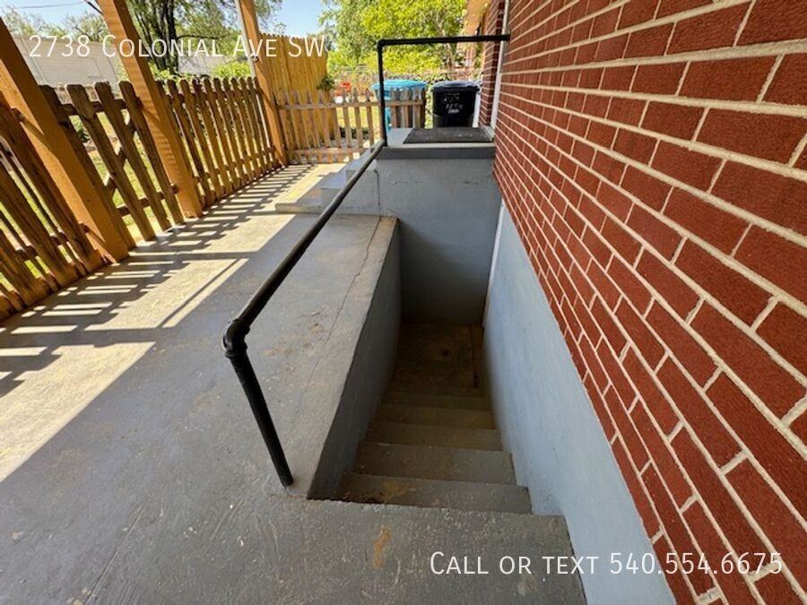 2738 Colonial Ave Sw - Photo 2 of 9