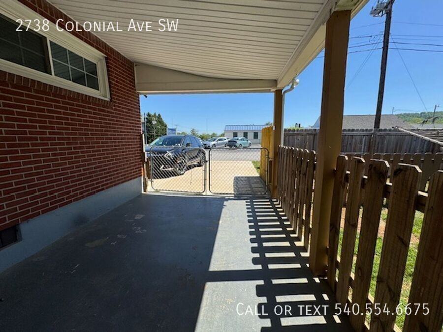 2738 Colonial Ave Sw - Photo 3 of 9