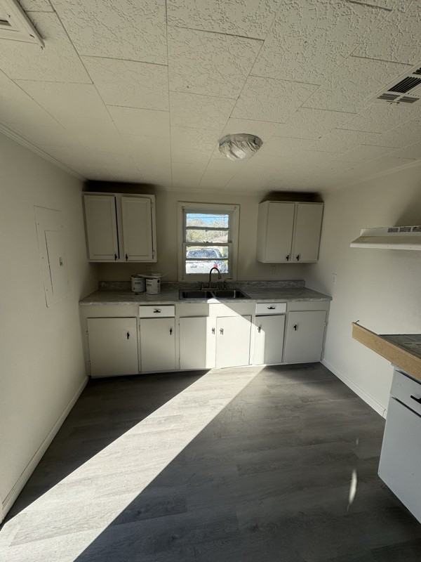 712 Spann Ave - Photo 3 of 14