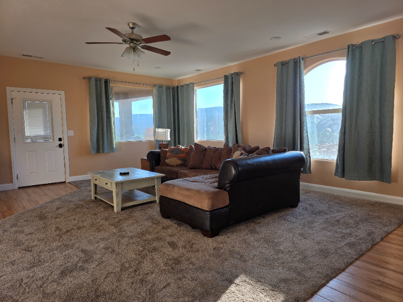 311 East North Street - Photo 3 of 3