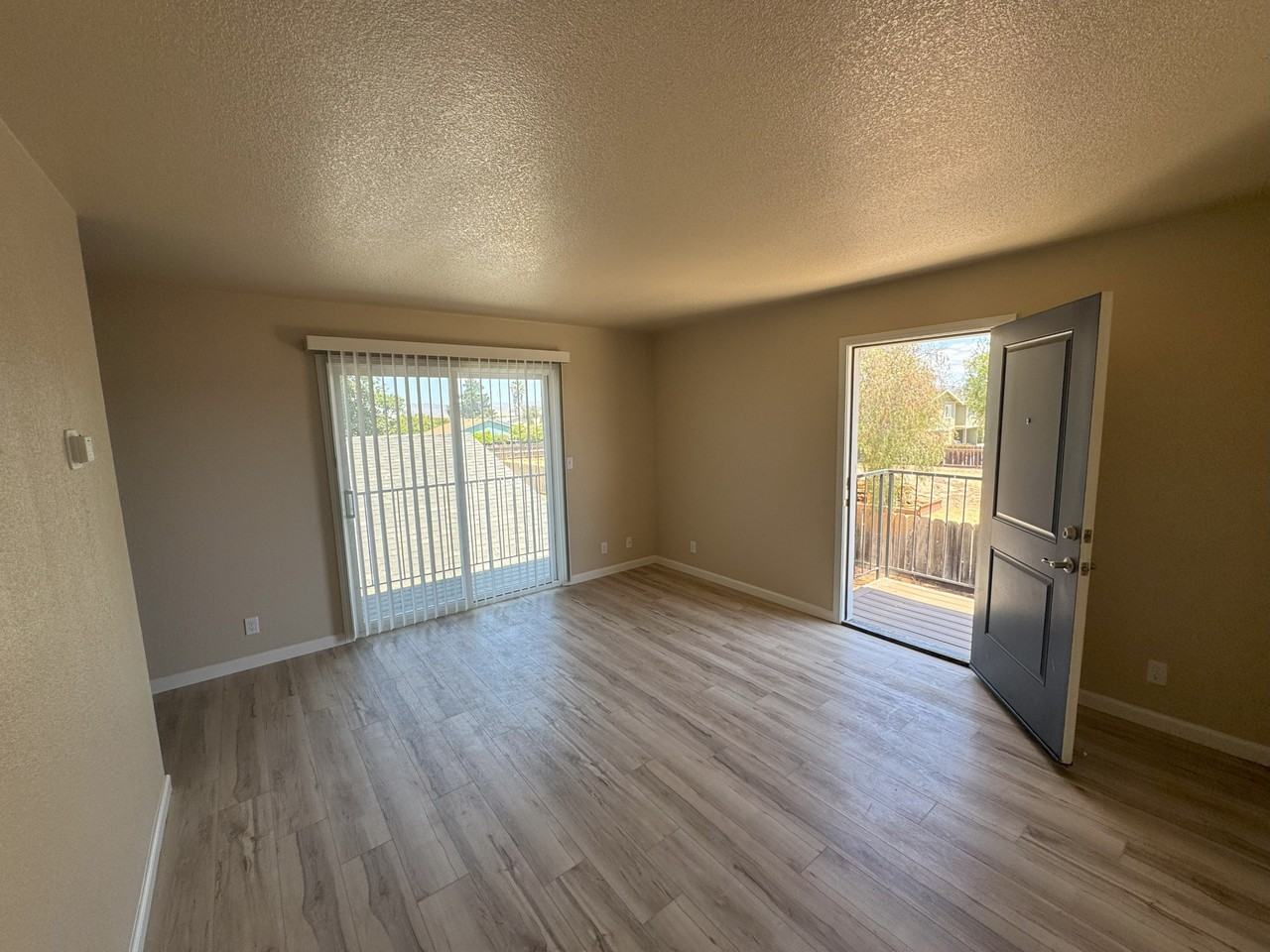 372 Oak Ave - Photo 2 of 10