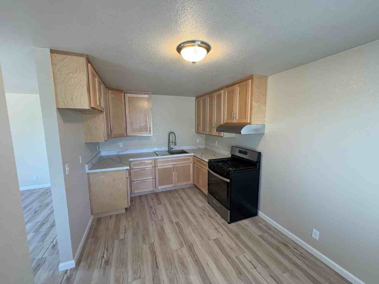 372 Oak Ave - Photo 3 of 10