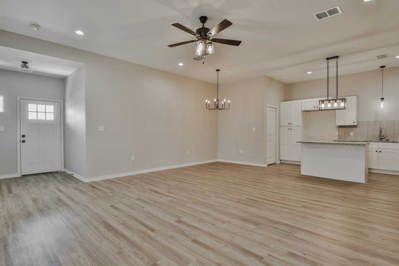 1313 Corpus Avenue, Unit B - Photo 3 of 30