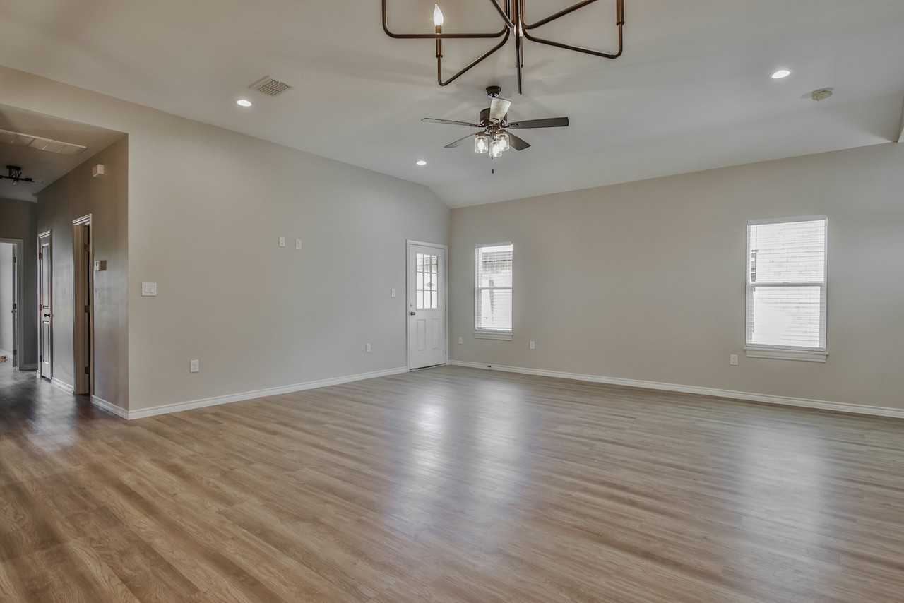 1313 Corpus Avenue, Unit B - Photo 4 of 30