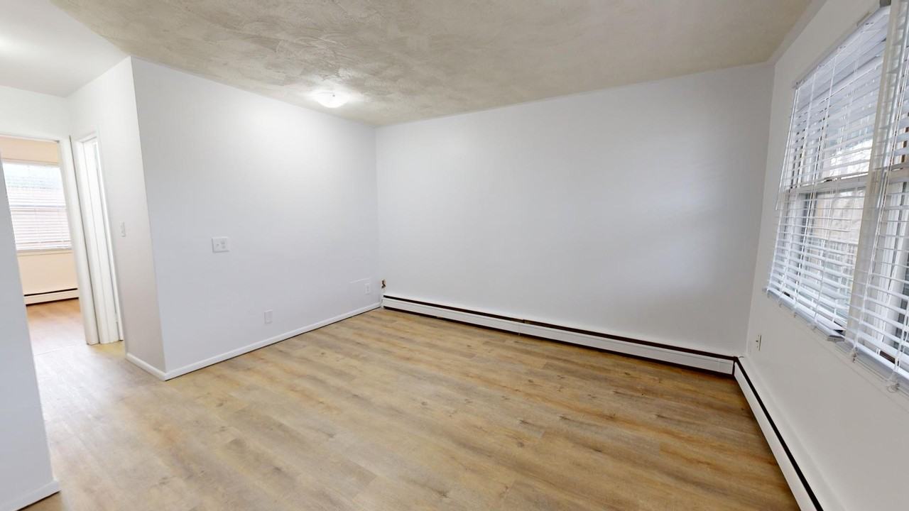 186 Queen St #14 - Photo 4 of 11