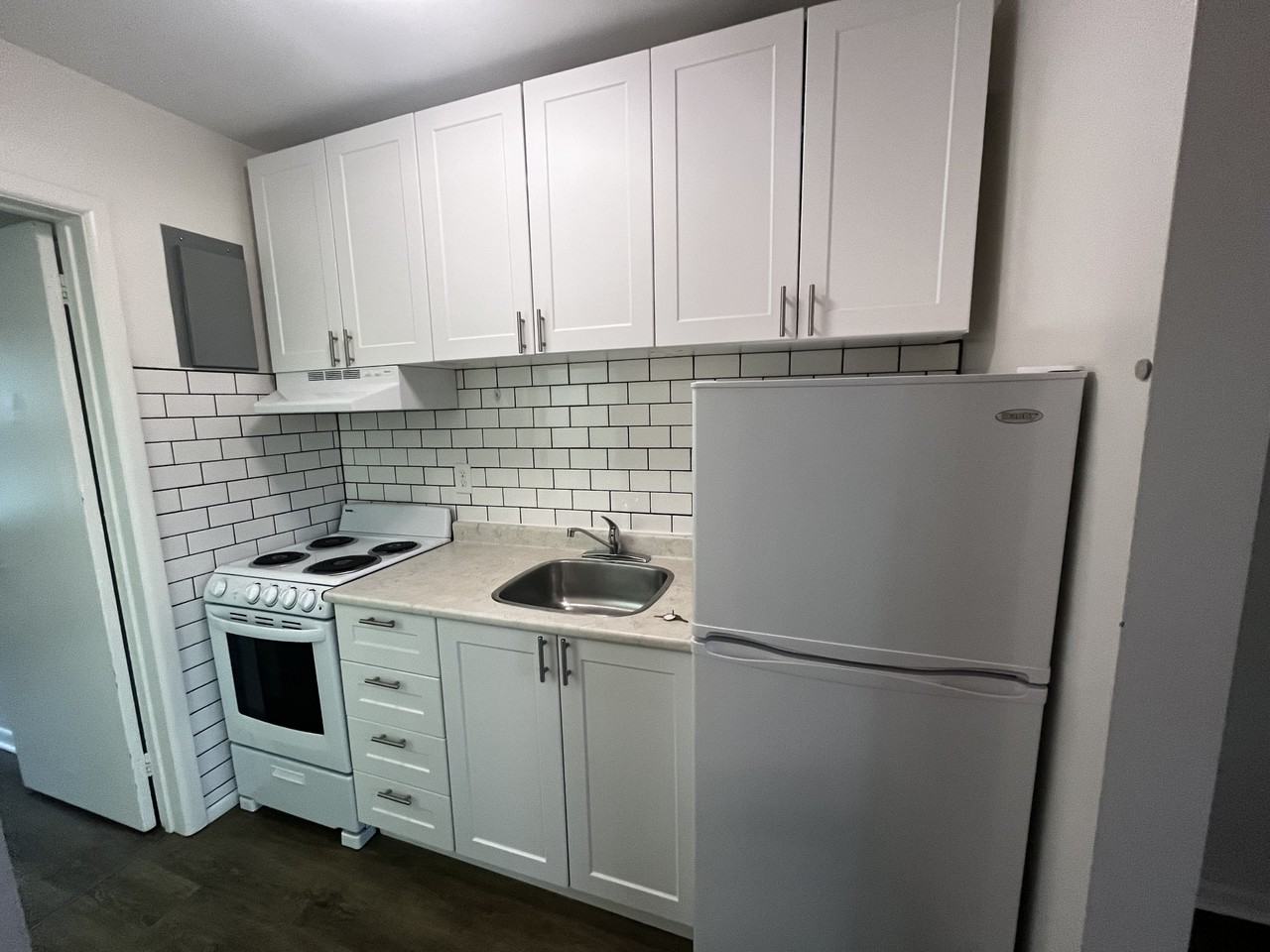 186 Queen St #14 - Photo 5 of 11