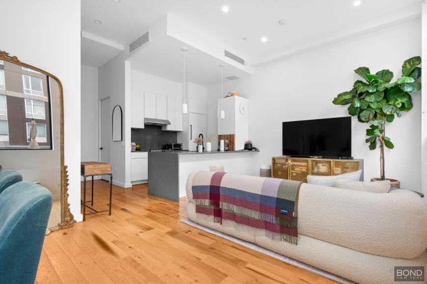 202 N 10th St - Photo 2 of 9