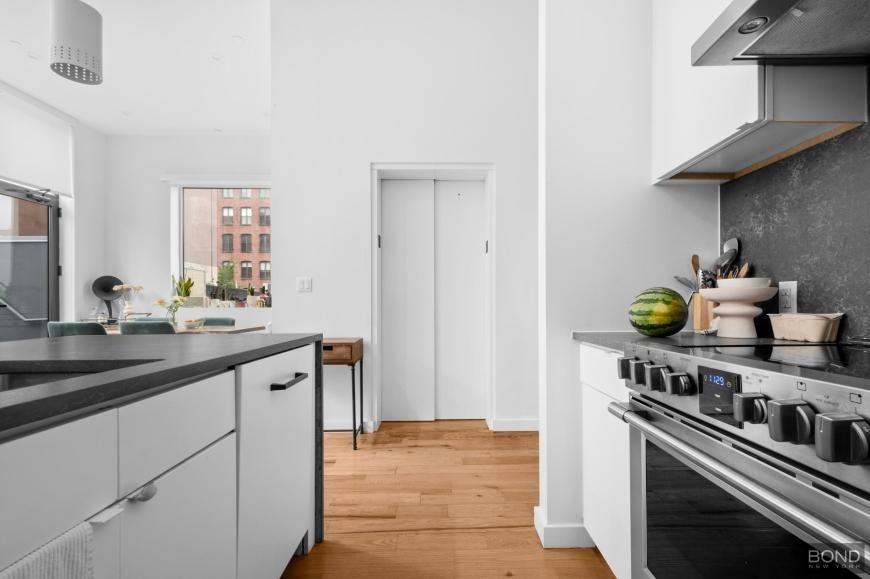 202 N 10th St - Photo 3 of 9