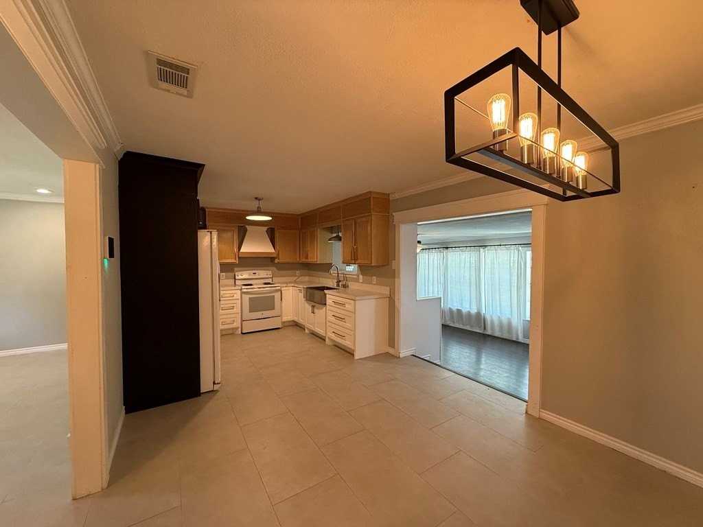 2244 Meadow Point Dr - Photo 4 of 13