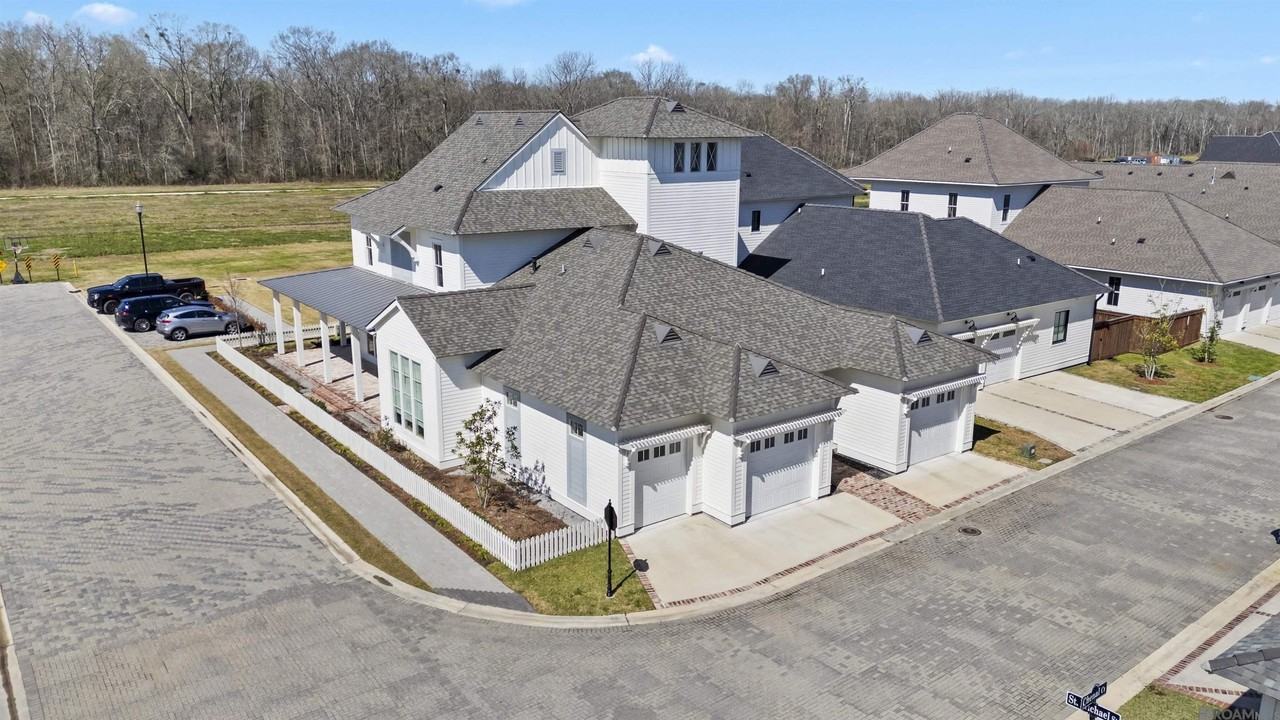 2757 Chenal Ct - Photo 2 of 19