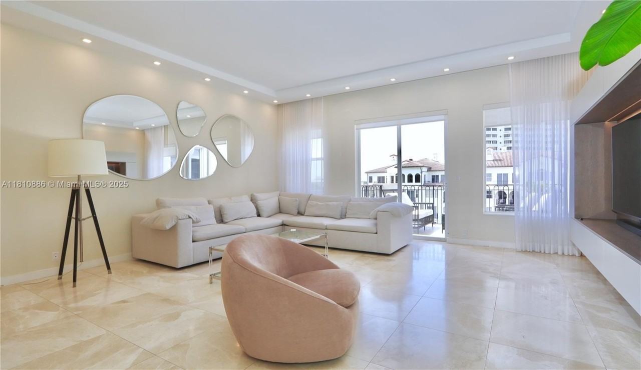 3900 Island Blvd #PH2 - Photo 2 of 46