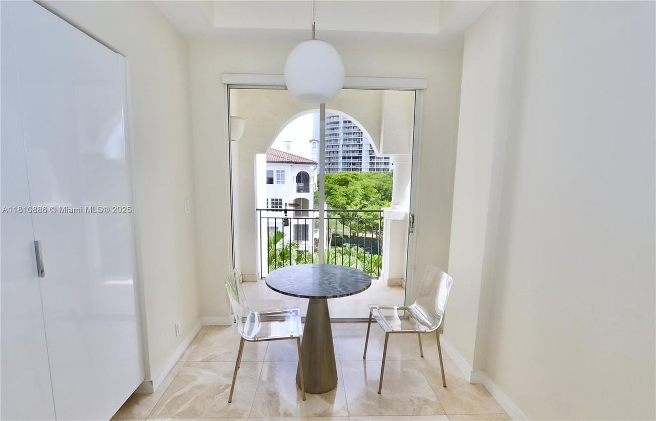 3900 Island Blvd #PH2 - Photo 7 of 46