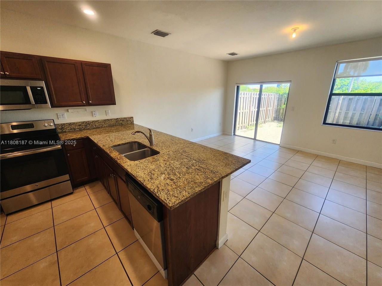 11549 Sw 248th St - Photo 6 of 8