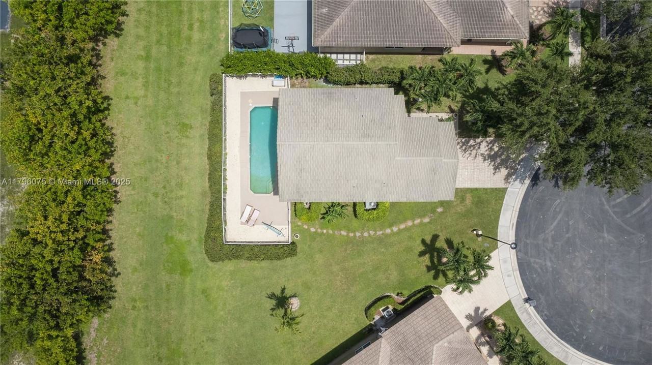 7423 Nw 70th Ave - Photo 5 of 8