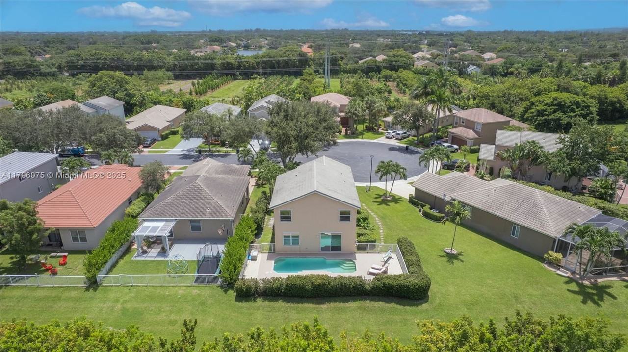 7423 Nw 70th Ave - Photo 6 of 8