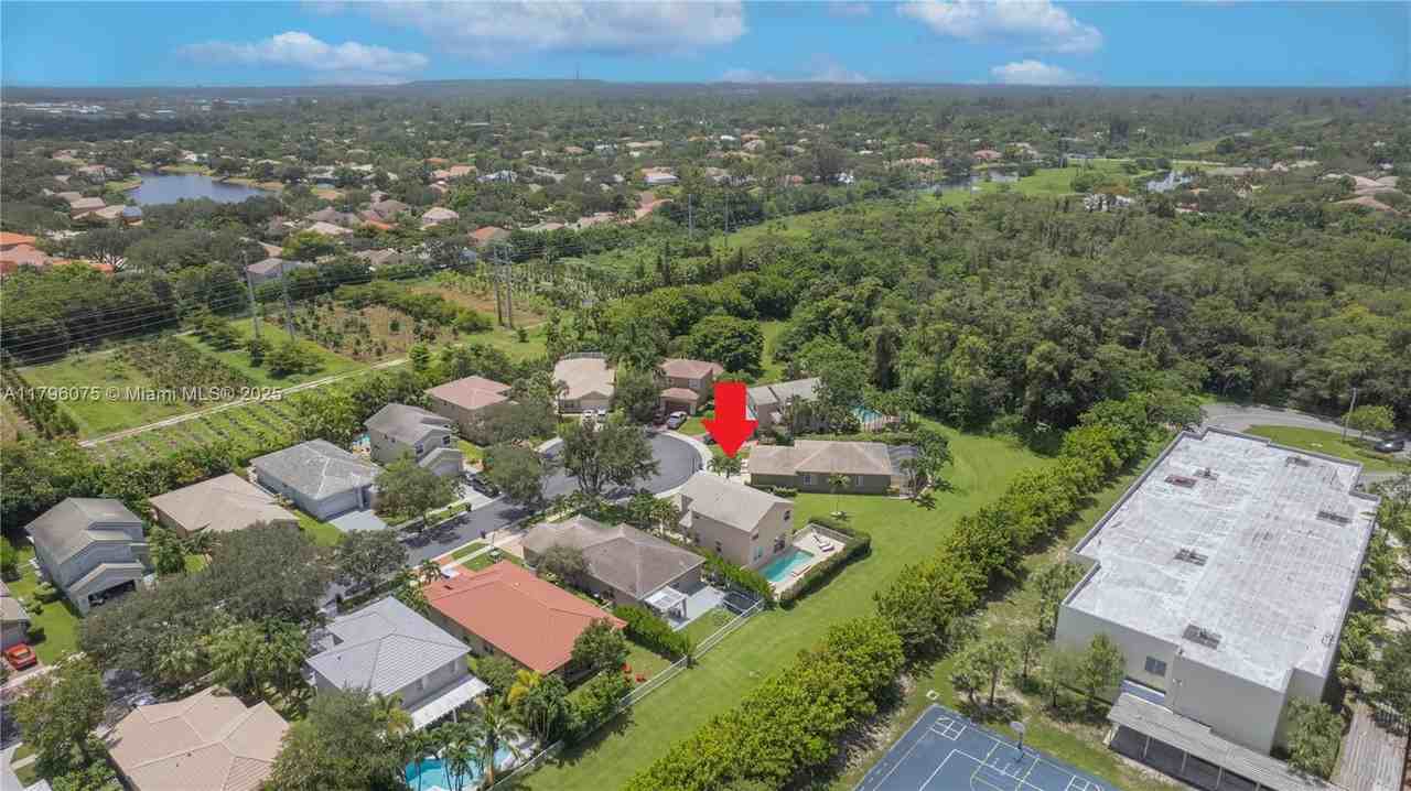 7423 Nw 70th Ave - Photo 7 of 8