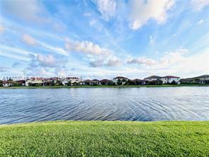 12070 N Baypoint Cir - Photo 2 of 8