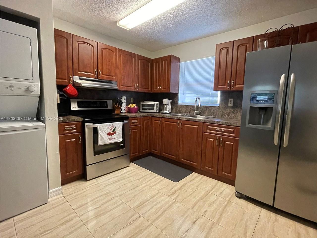 2306 Liberty St #B - Photo 3 of 8